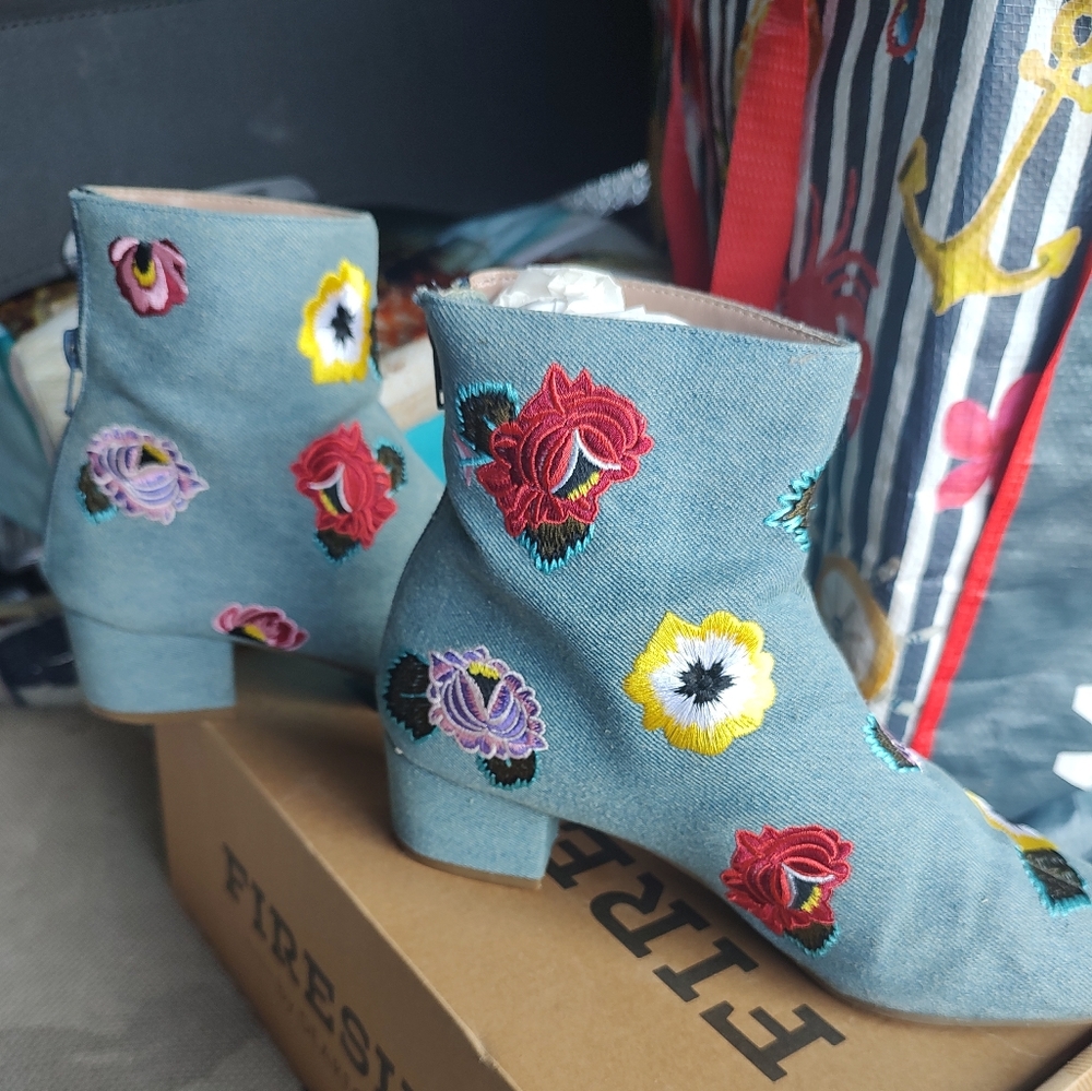 Woman's Boots